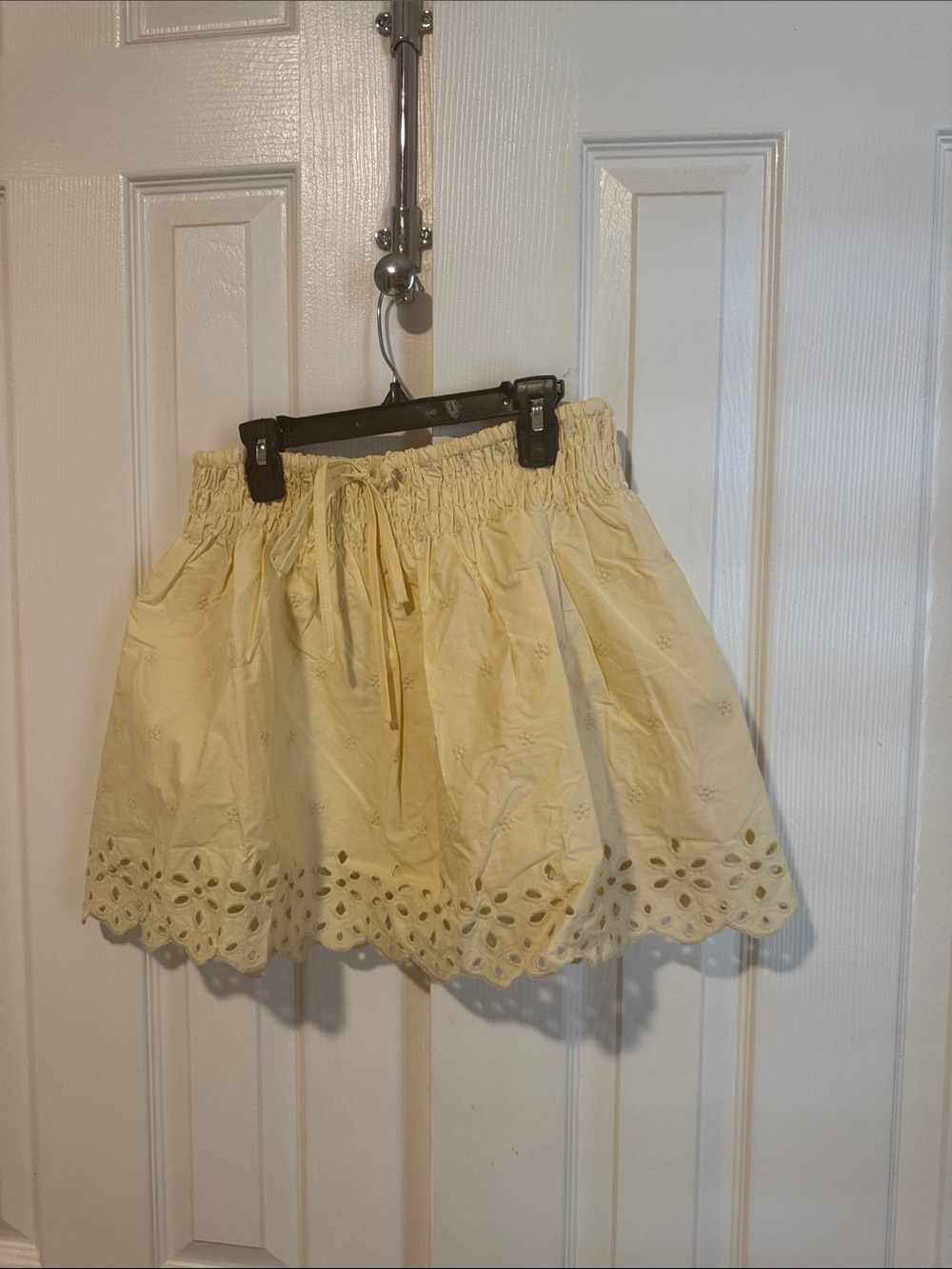 TALULAH - NWOT small 
Light Yellow Eyelet Trim Summer Skirt